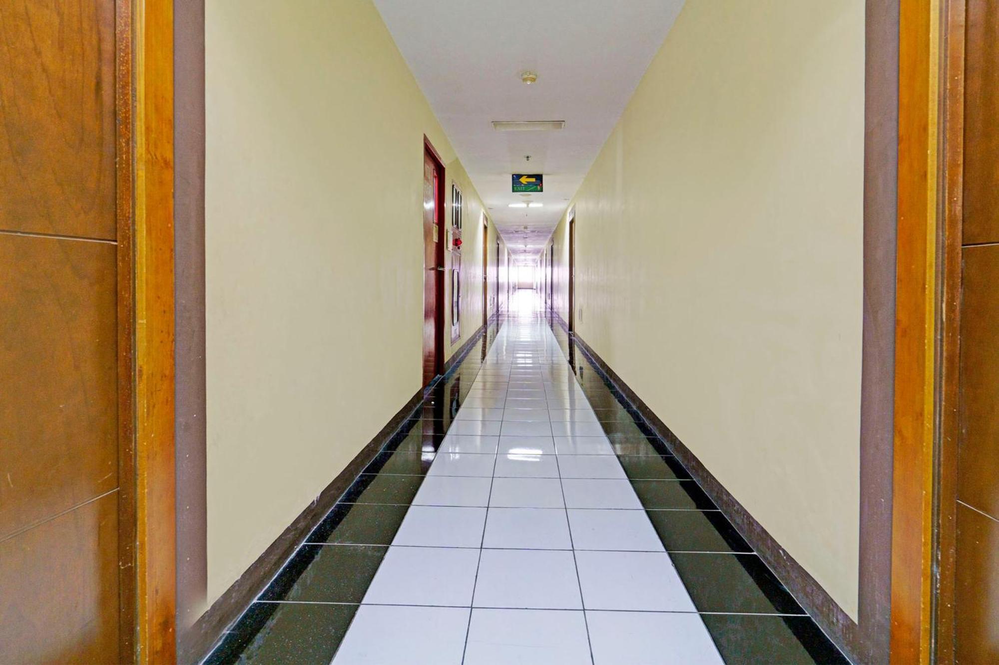 Oyo Life 93103 Apartement Gateway Cicadas By Fikri Room Bandung Exterior photo