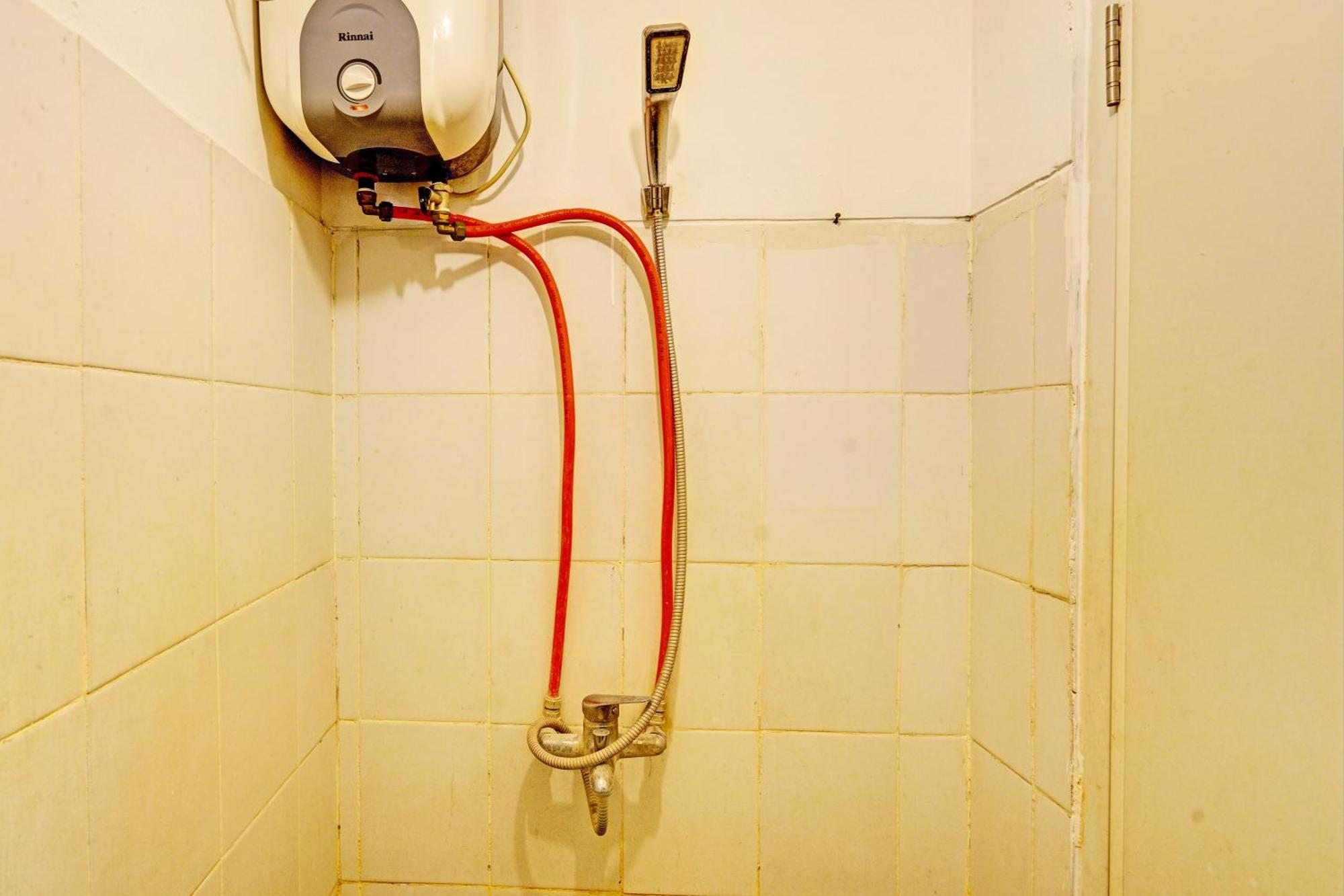 Oyo Life 93103 Apartement Gateway Cicadas By Fikri Room Bandung Exterior photo